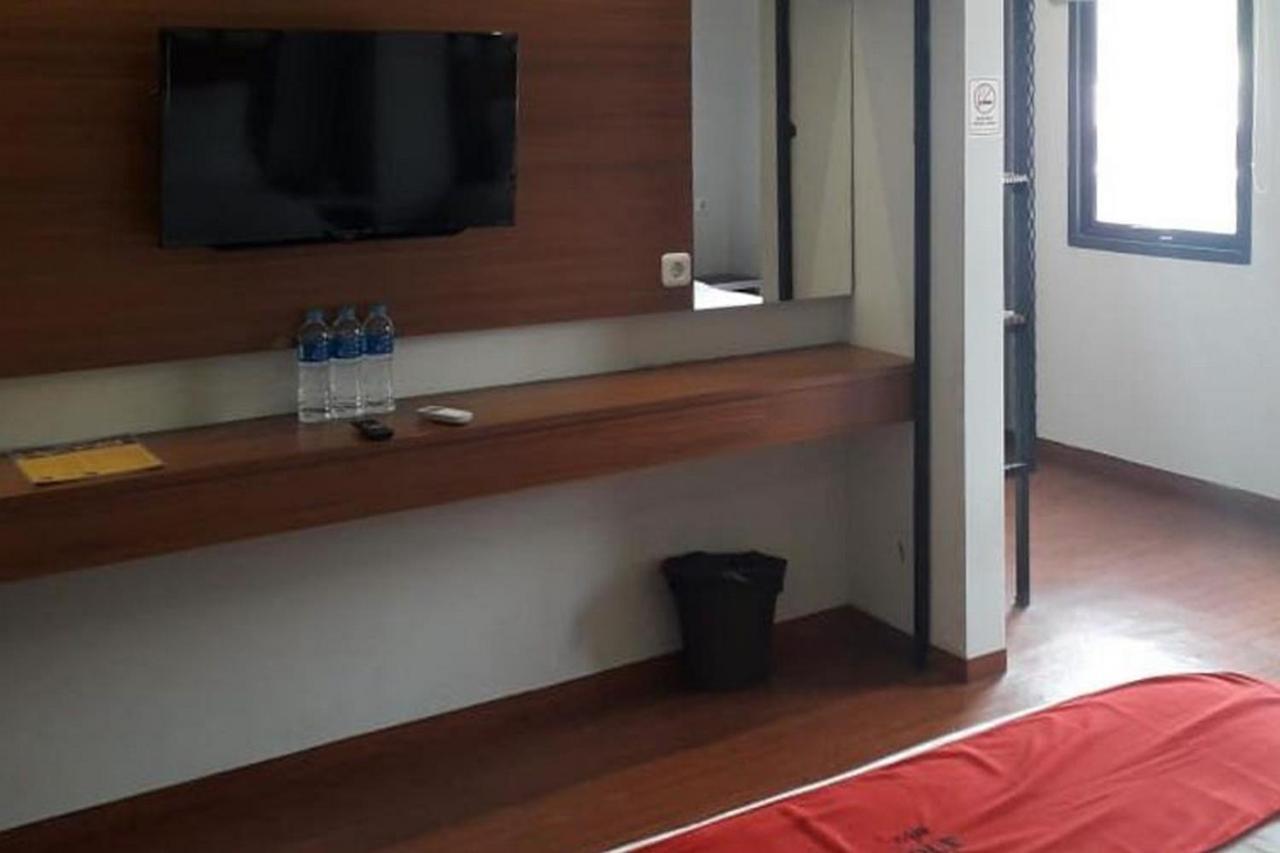 Reddoorz Plus @ Doorman Guest House บันดุง ภายนอก รูปภาพ
