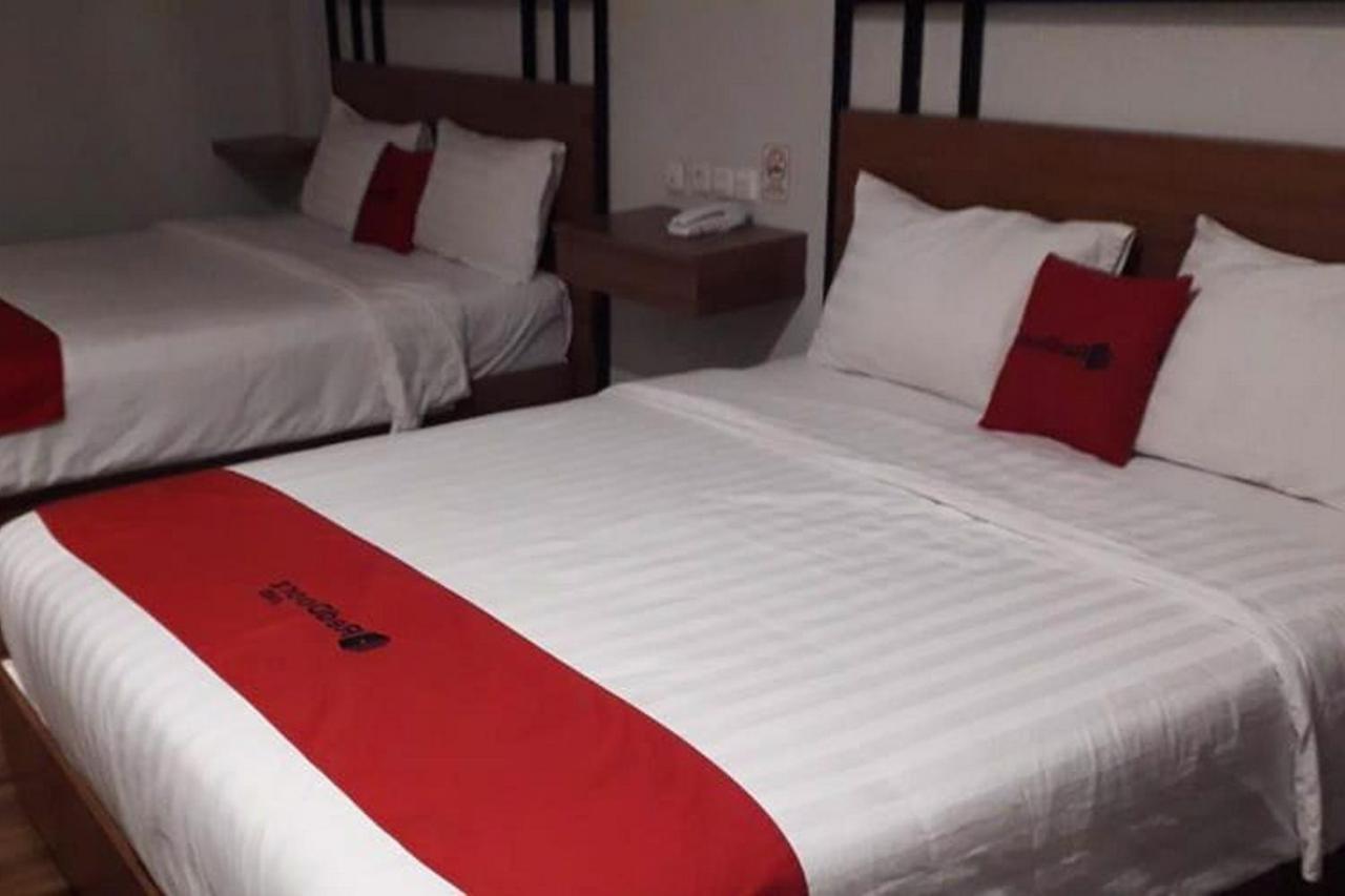 Reddoorz Plus @ Doorman Guest House บันดุง ภายนอก รูปภาพ