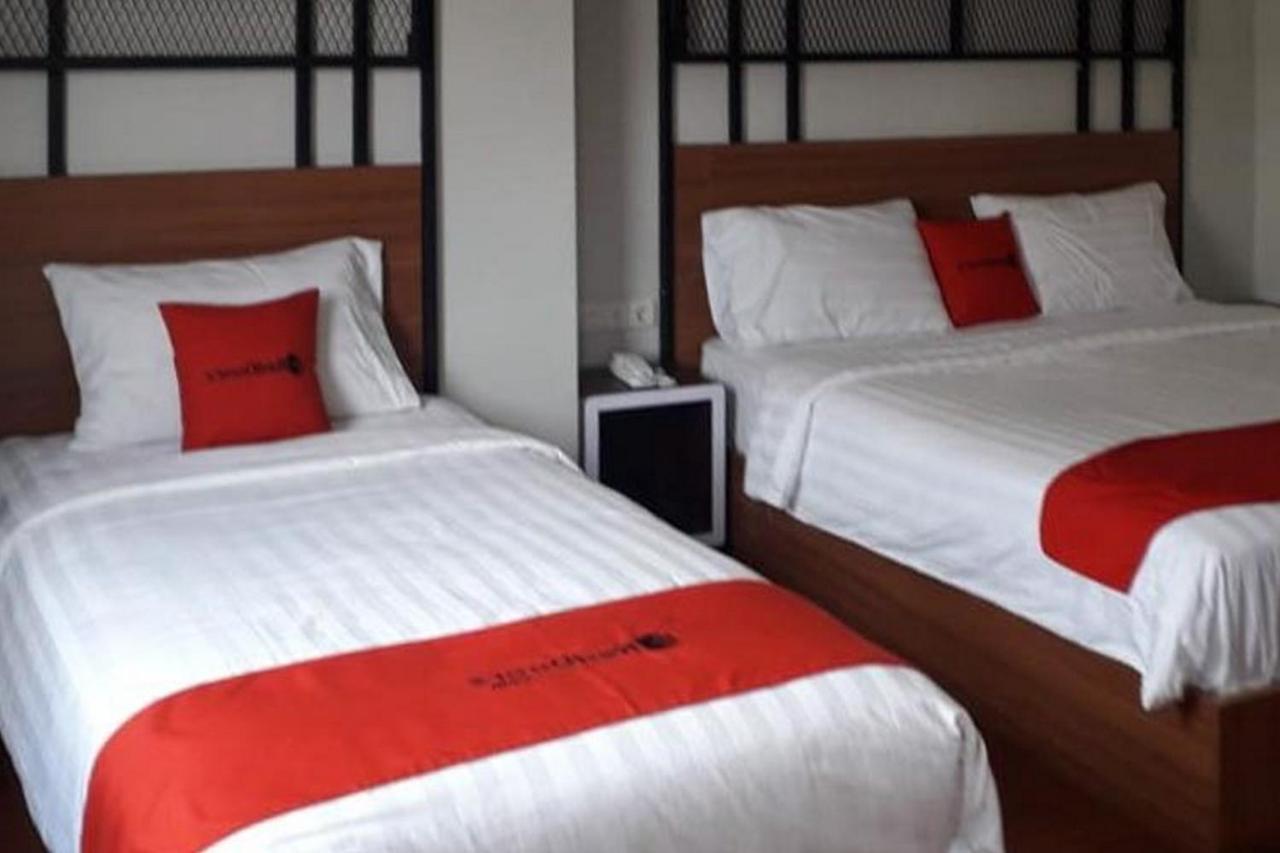 Reddoorz Plus @ Doorman Guest House บันดุง ภายนอก รูปภาพ